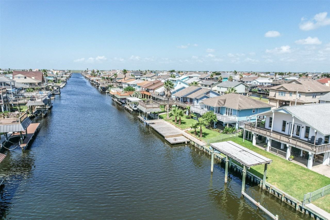 1073 Redfish St - Photo 2 of 28