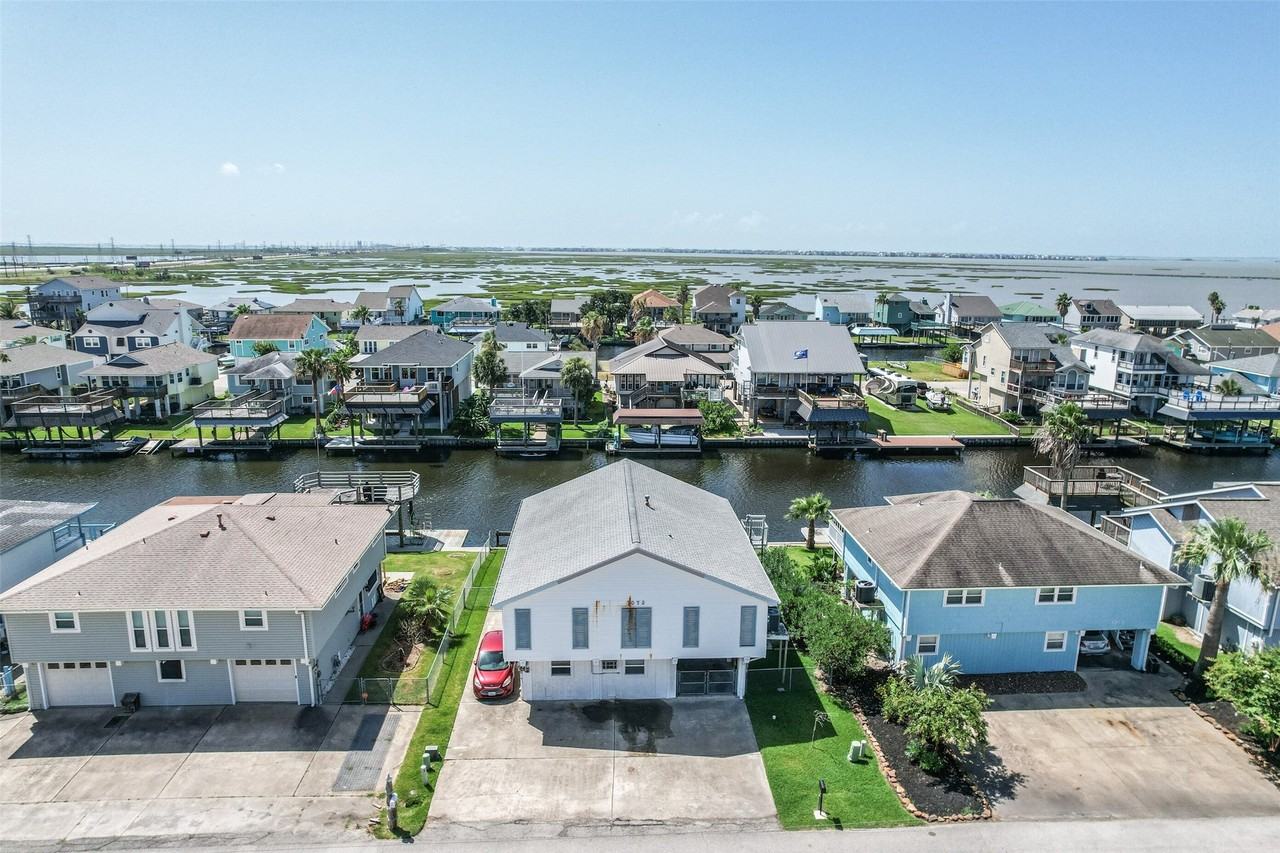 1073 Redfish St - Photo 3 of 28