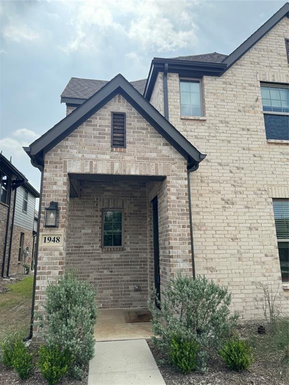 1948 Sweetwater Ln - Photo 2 of 24