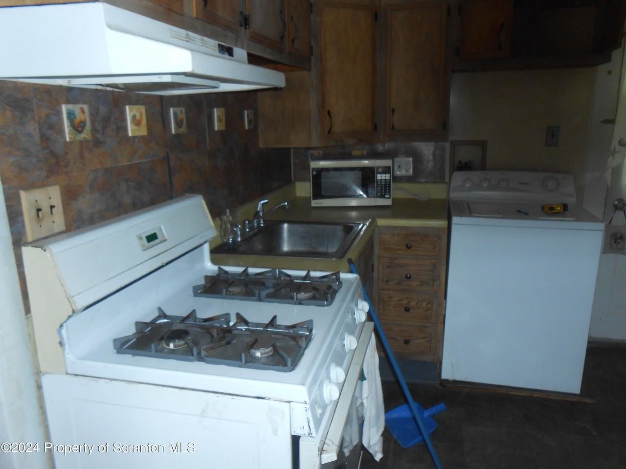 528 N Main Ave - Photo 3 of 20