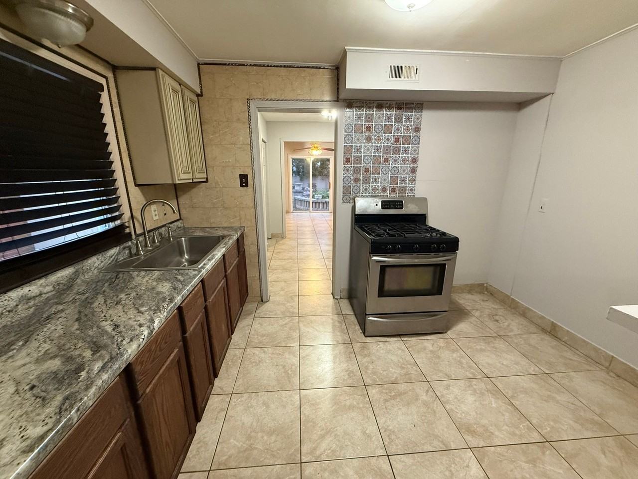 5938 Kinmore St - Photo 3 of 9