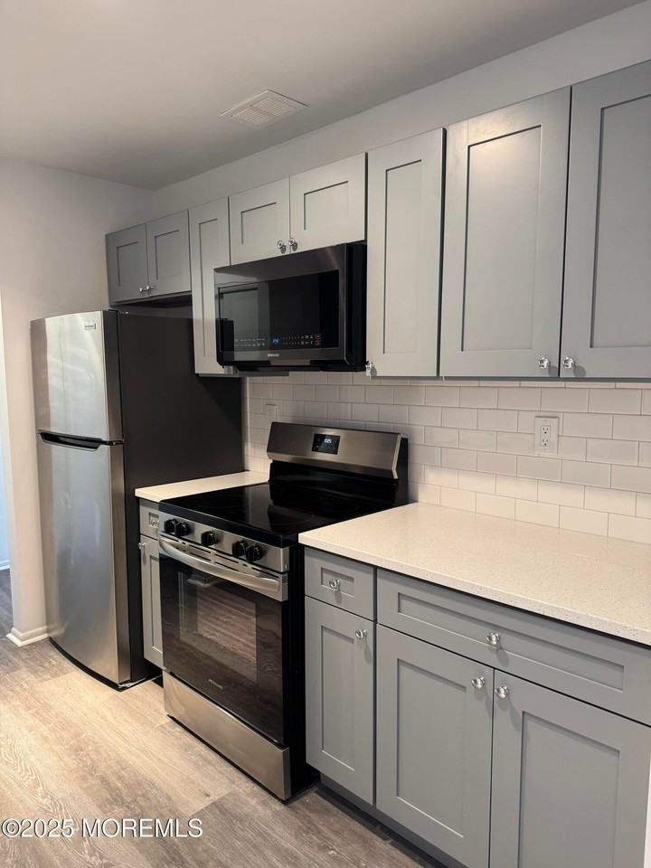 225 Medford Court - Photo 2 of 24