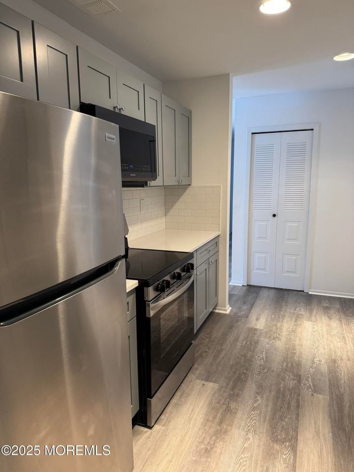 225 Medford Court - Photo 3 of 24