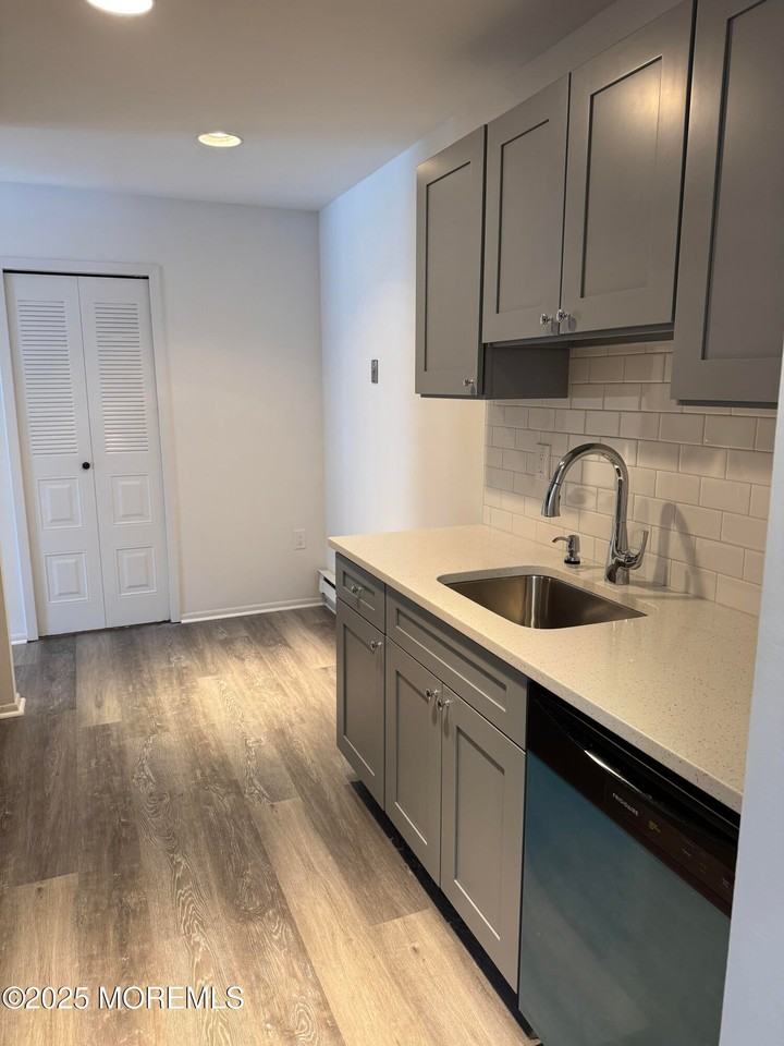 225 Medford Court - Photo 5 of 24