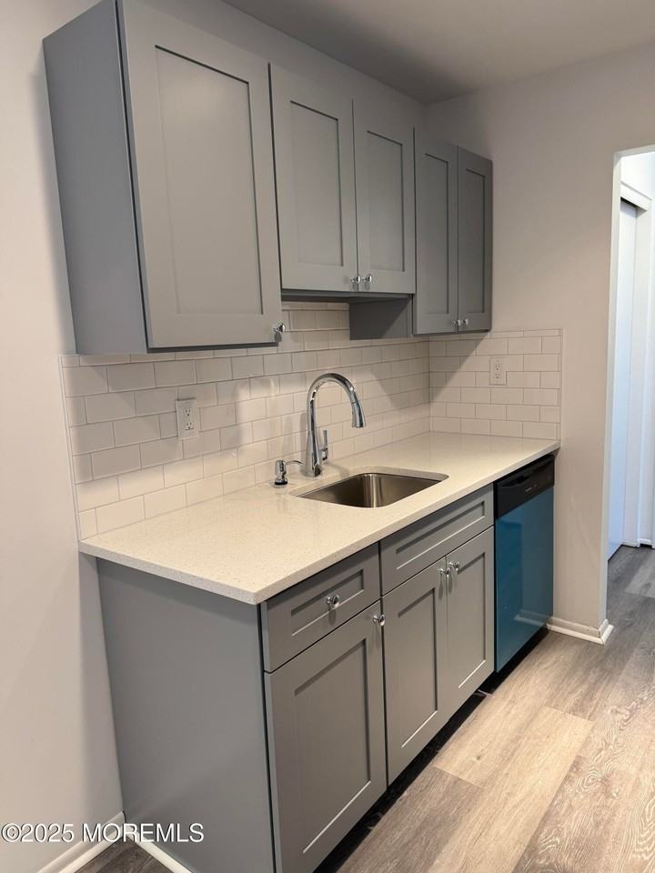 225 Medford Court - Photo 6 of 24