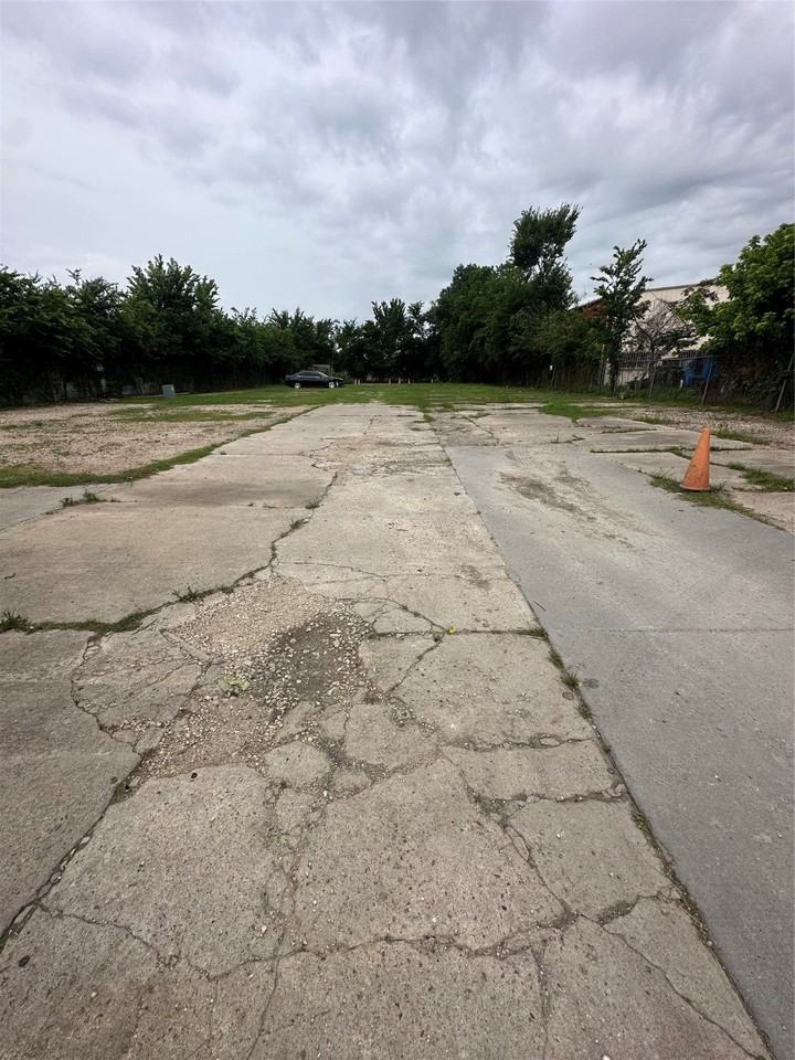 10119 Airline Dr - Photo 2 of 12