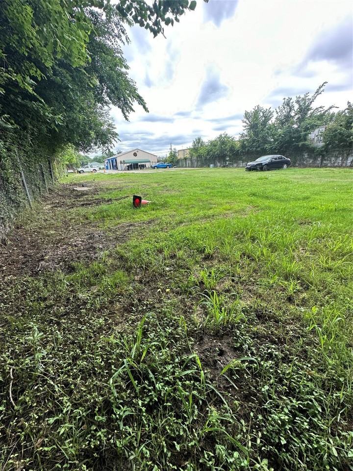 10119 Airline Dr - Photo 3 of 12