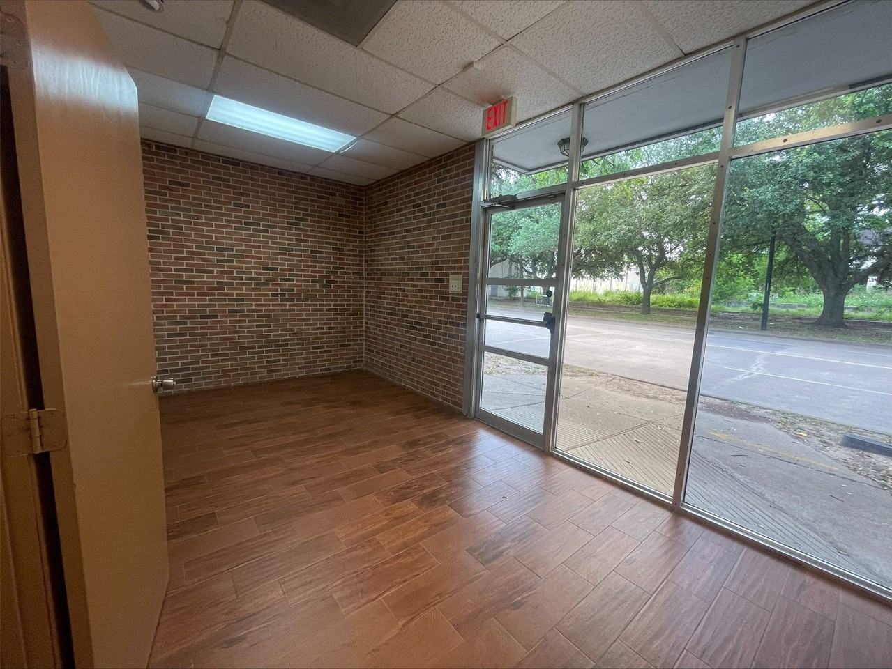 3220 San Jacinto St - Photo 3 of 18