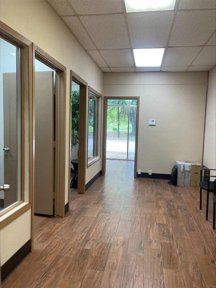 3220 San Jacinto St - Photo 4 of 18