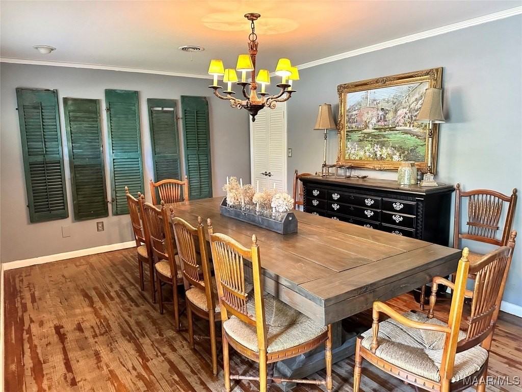 2045 Commodore St - Photo 2 of 21