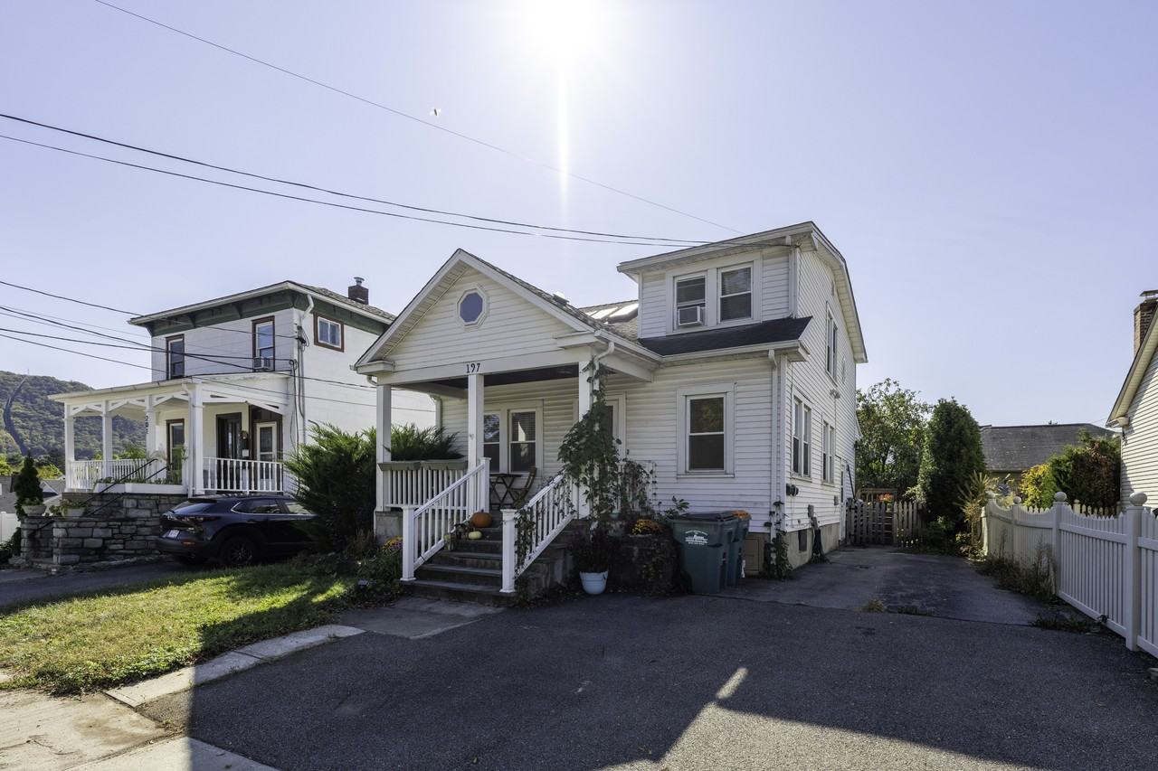 197 Rombout Ave - Photo 2 of 14