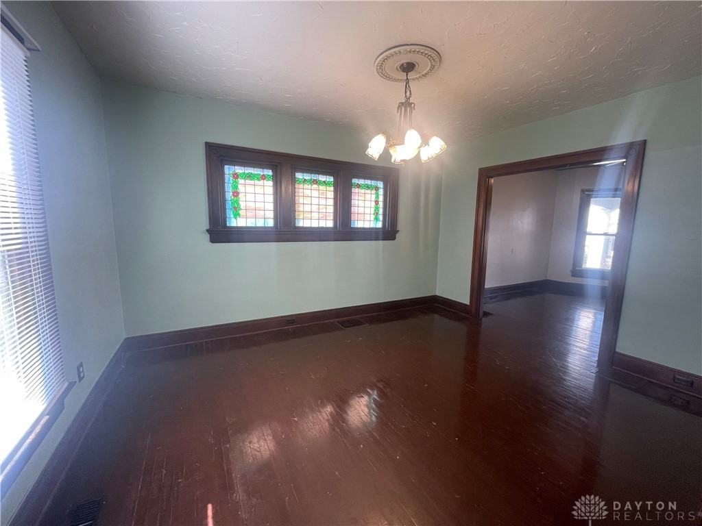 654 Carlisle Ave - Photo 3 of 18