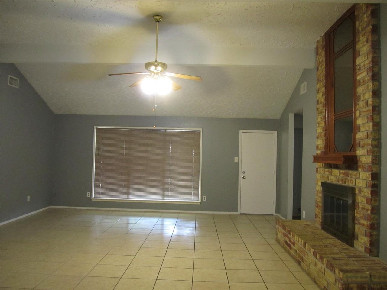 3607 Fiddlers Green Dr - Photo 3 of 14