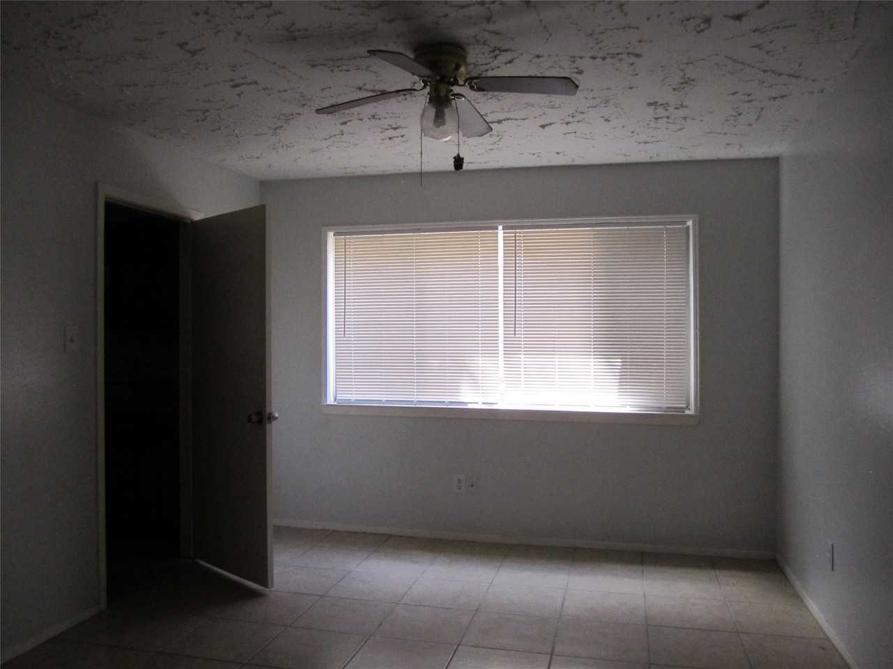 3607 Fiddlers Green Dr - Photo 4 of 14