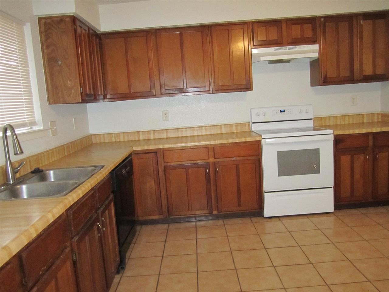 3607 Fiddlers Green Dr - Photo 5 of 14