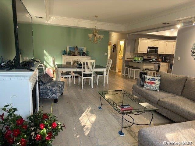 1503 Aerie Way - Photo 3 of 18