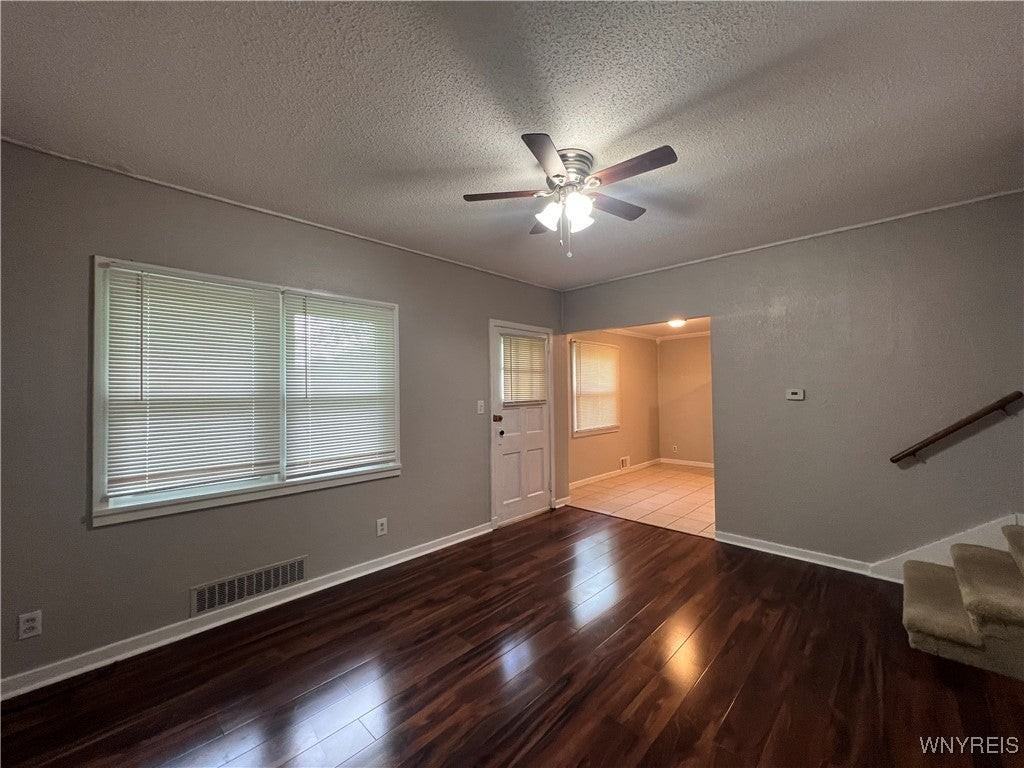 23 Rockleigh Dr - Photo 2 of 11