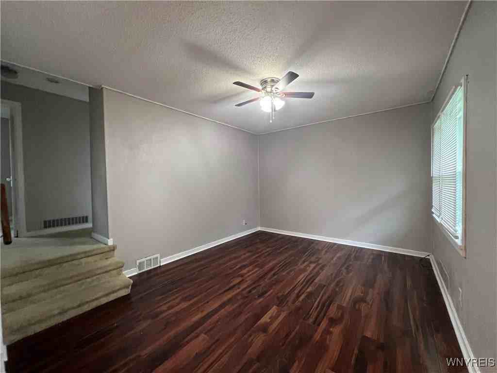 23 Rockleigh Dr - Photo 3 of 11