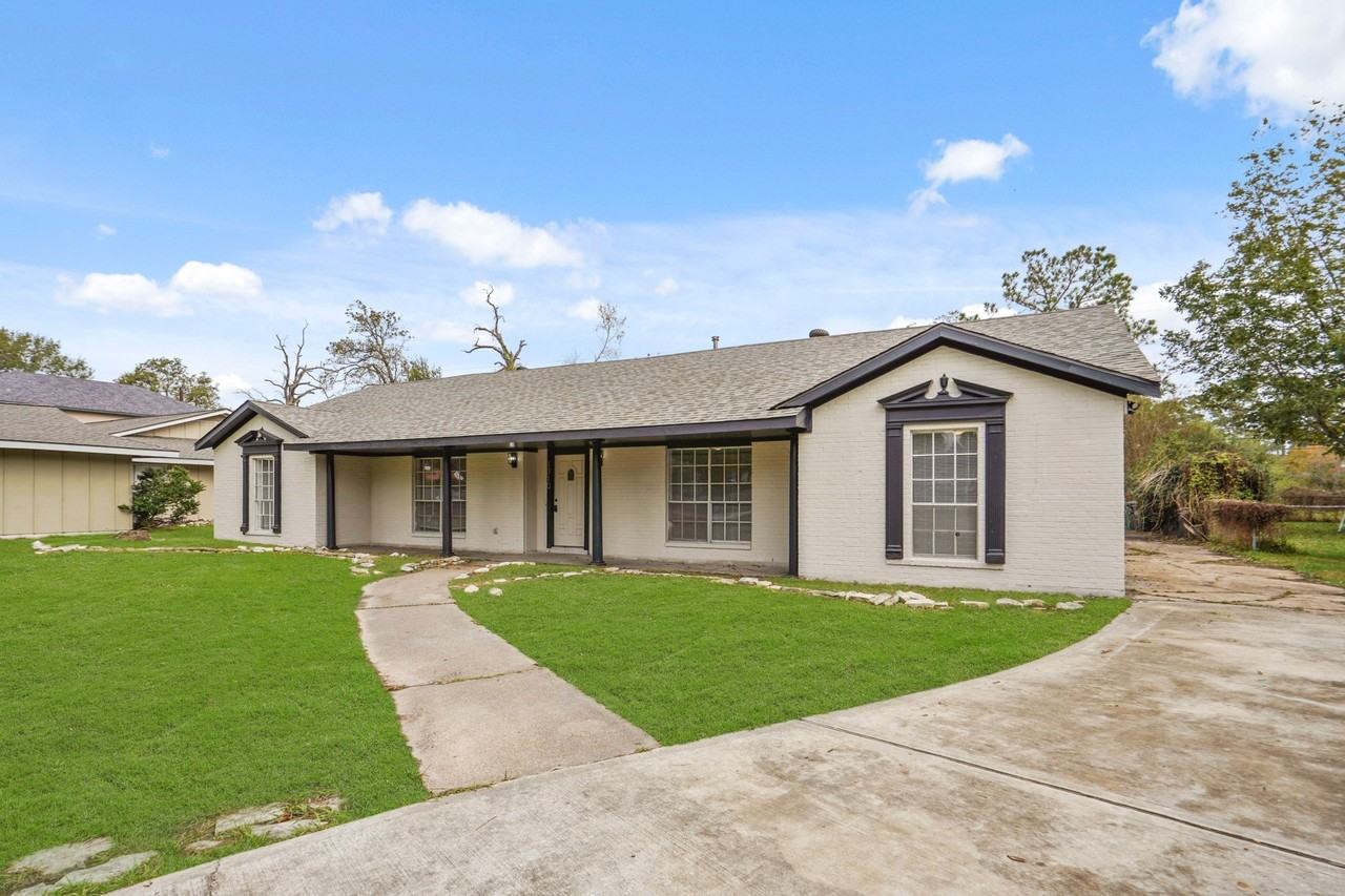 1310 Burning Tree Rd - Photo 2 of 25