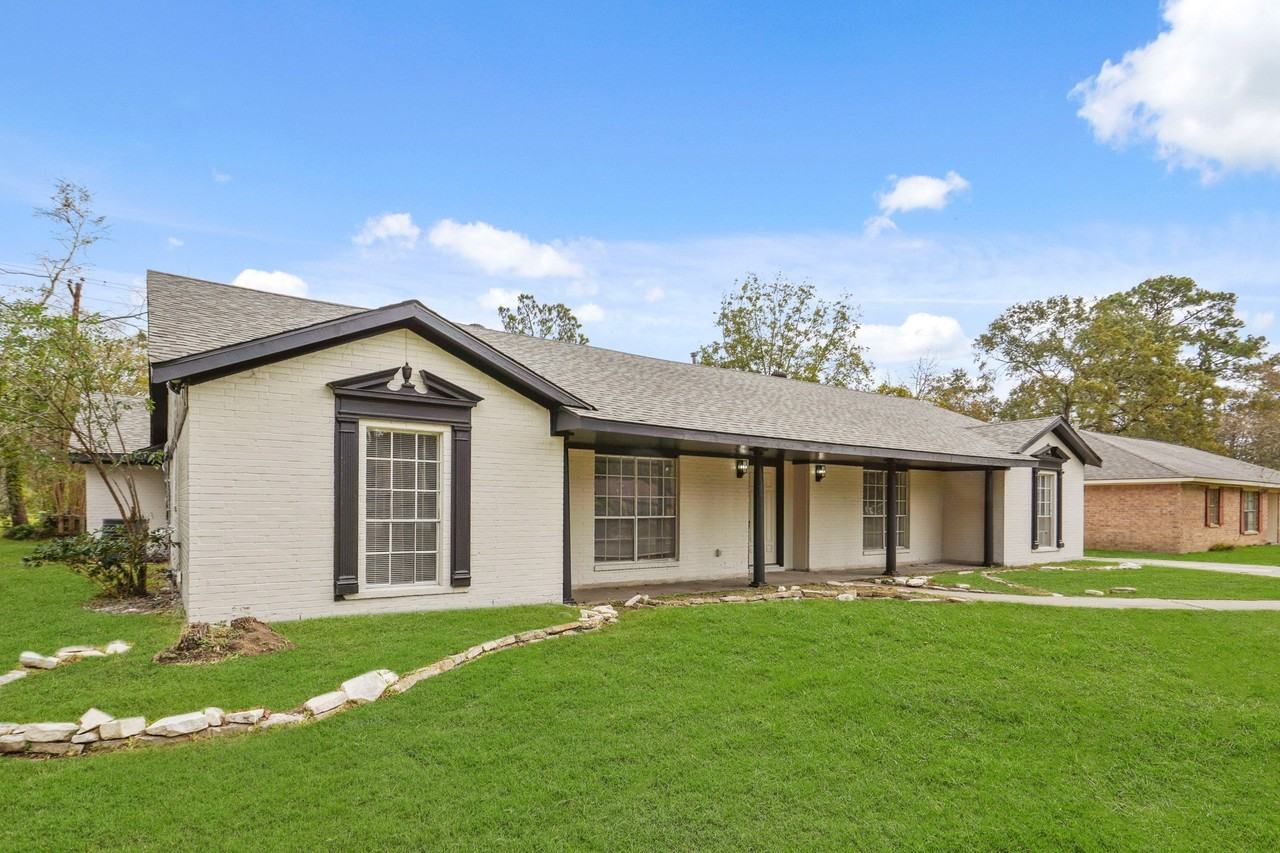 1310 Burning Tree Rd - Photo 3 of 25