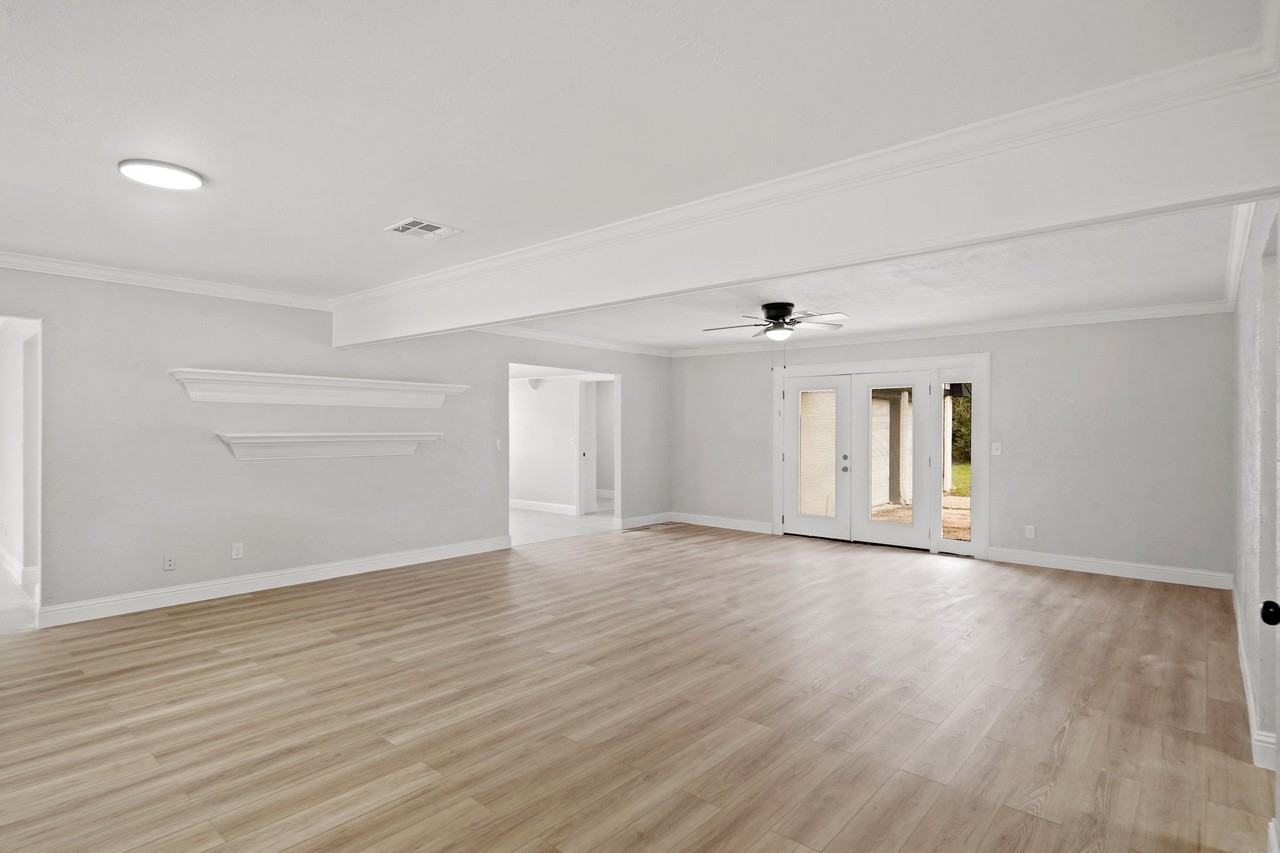 1310 Burning Tree Rd - Photo 4 of 25