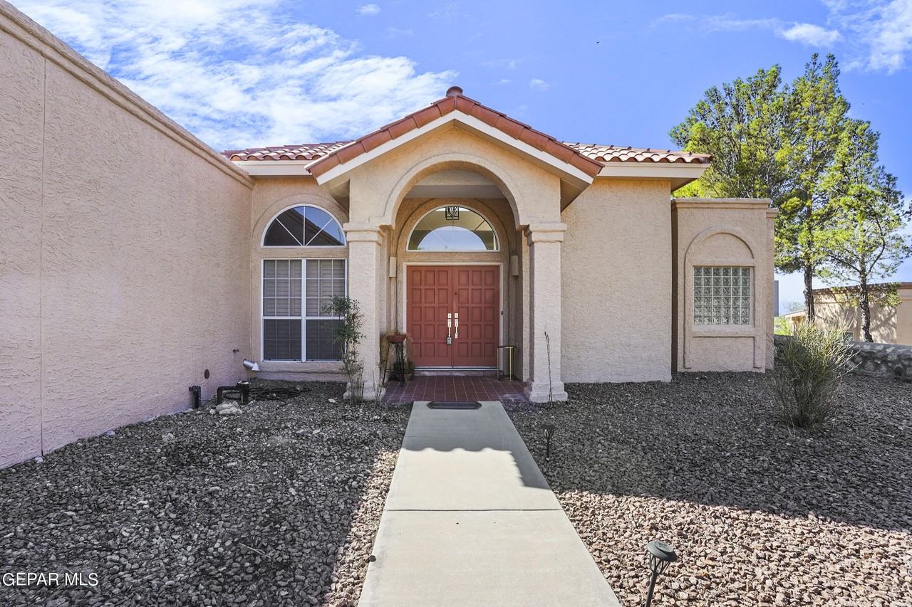 6828 Imperial Ridge Dr - Photo 2 of 46