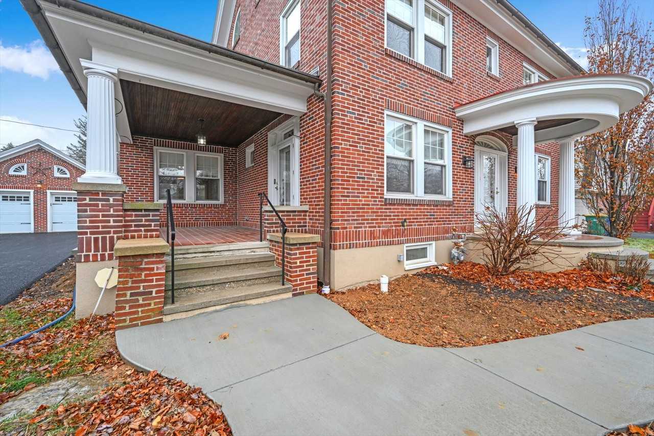 56 Howard St - Photo 3 of 28