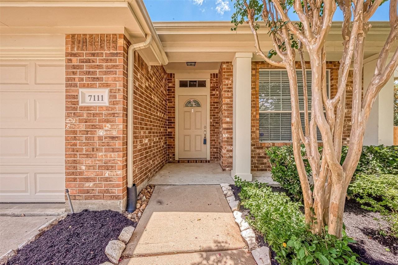 7111 Thistlewood Park Ct - Photo 3 of 28