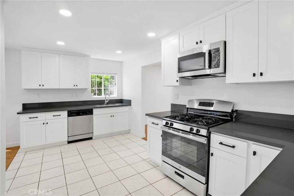 3611 Penn Mar Ave - Photo 2 of 24