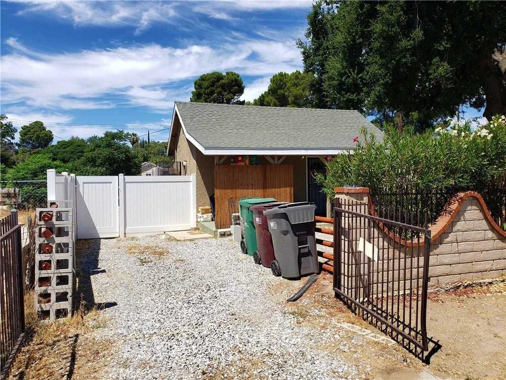 361 N 5th St - Photo 2 of 8