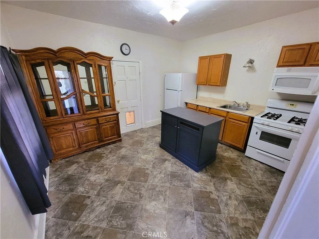 361 N 5th St - Photo 4 of 8