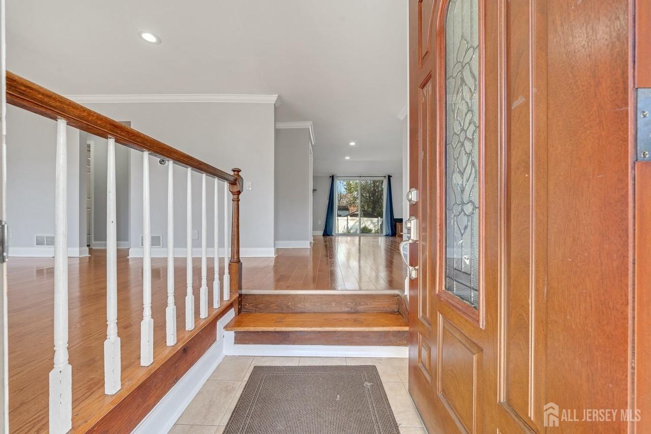 1405 Shadyside Pl - Photo 3 of 30