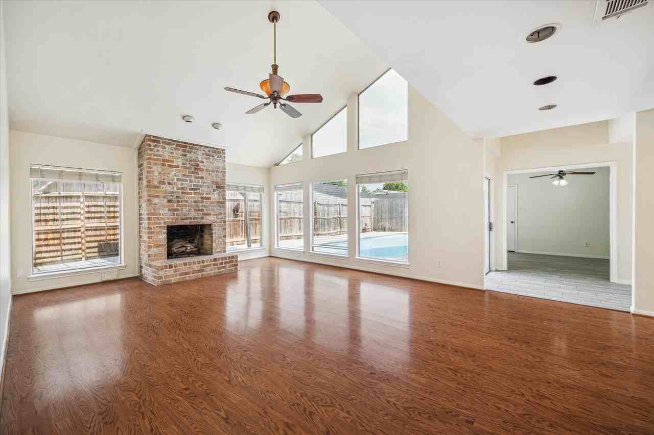 10811 Shawnbrook Dr - Photo 2 of 16