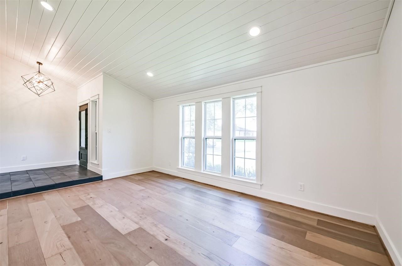 309 Morningside Dr - Photo 2 of 12