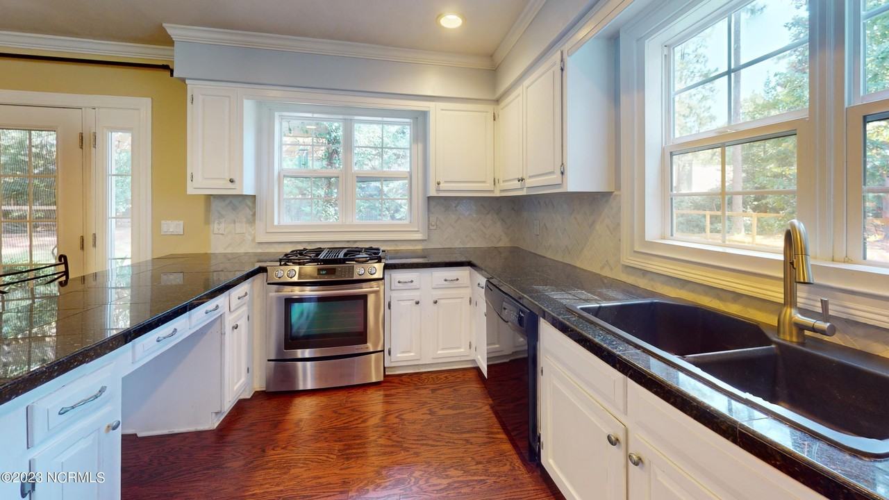 115 Merion Cir - Photo 4 of 21