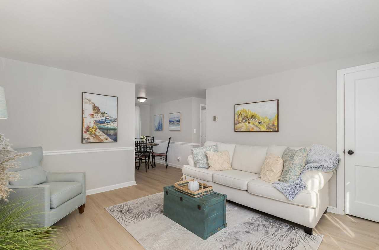 1700 Roslyn Dr - Photo 3 of 15