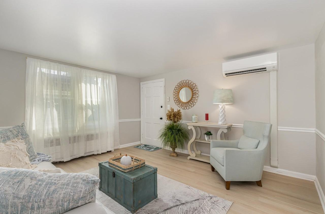 1700 Roslyn Dr - Photo 4 of 15