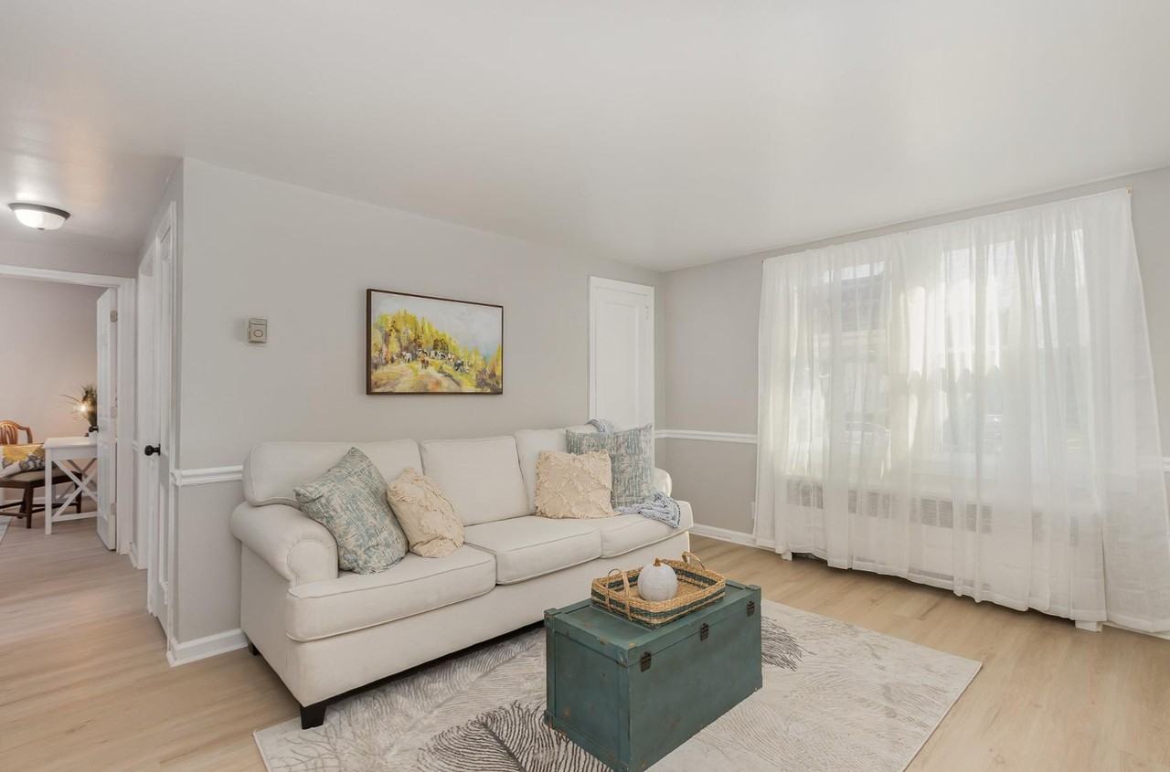 1700 Roslyn Dr - Photo 6 of 15