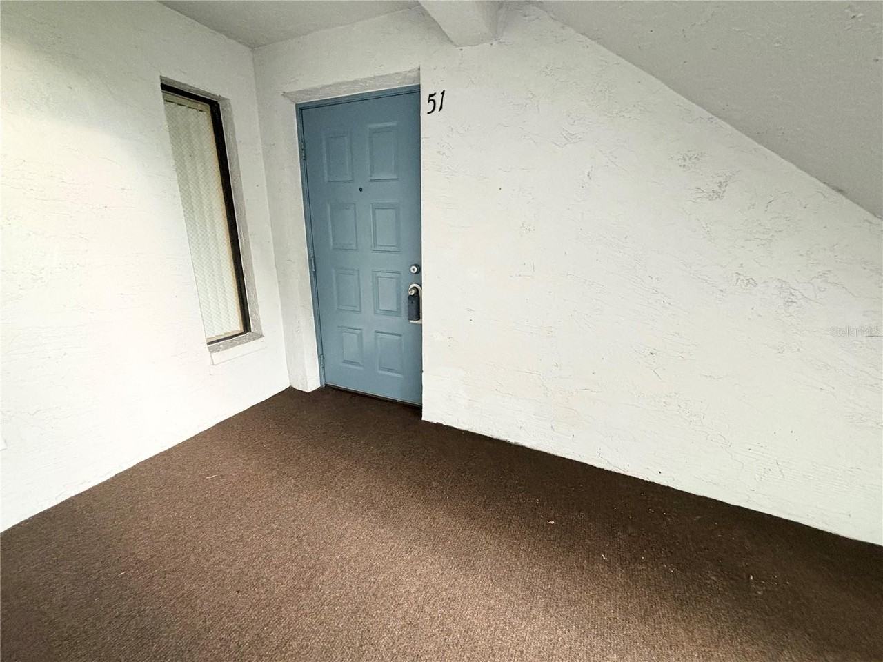 952 Courtyard Ln - Photo 3 of 21