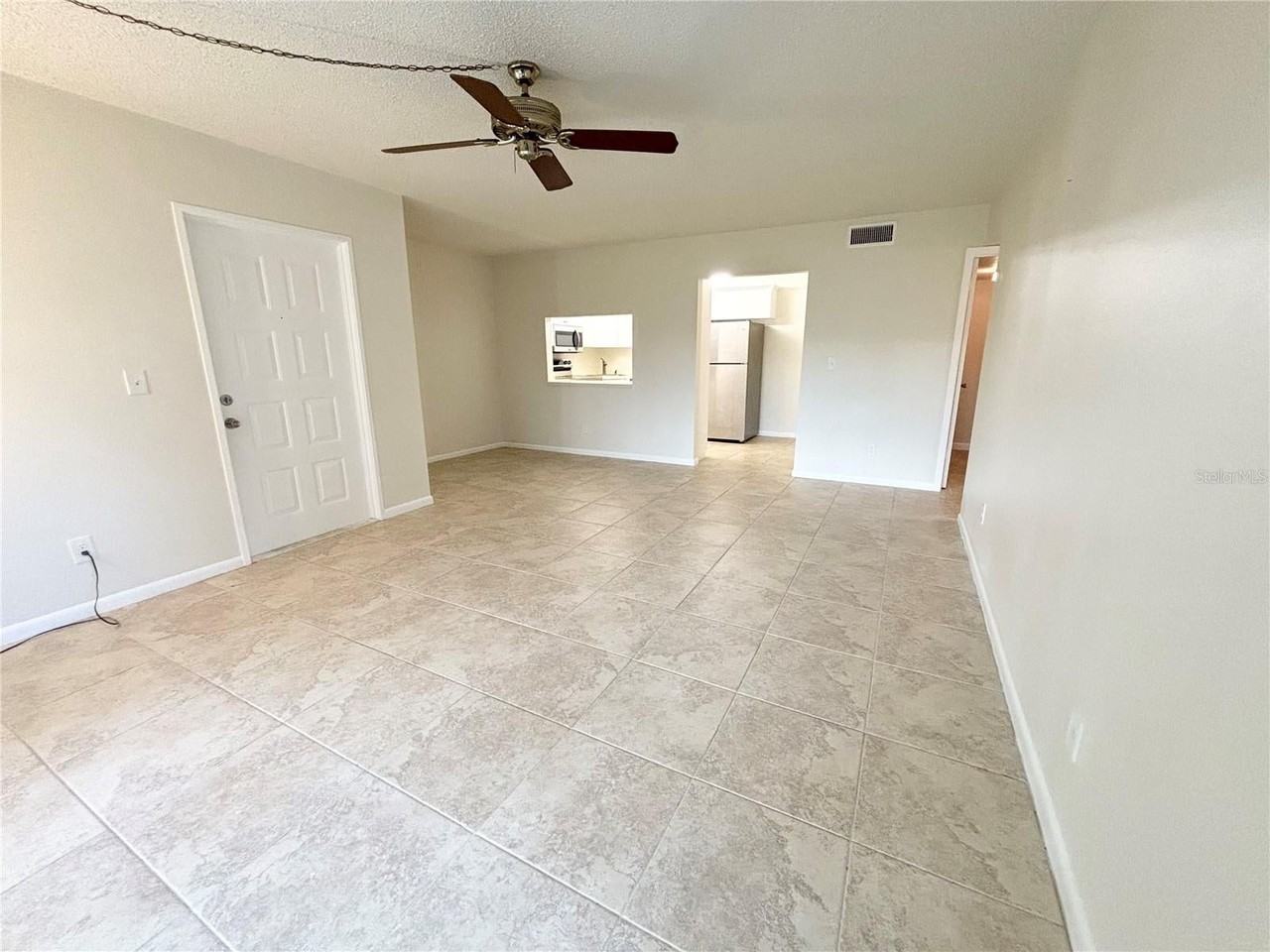 952 Courtyard Ln - Photo 4 of 21