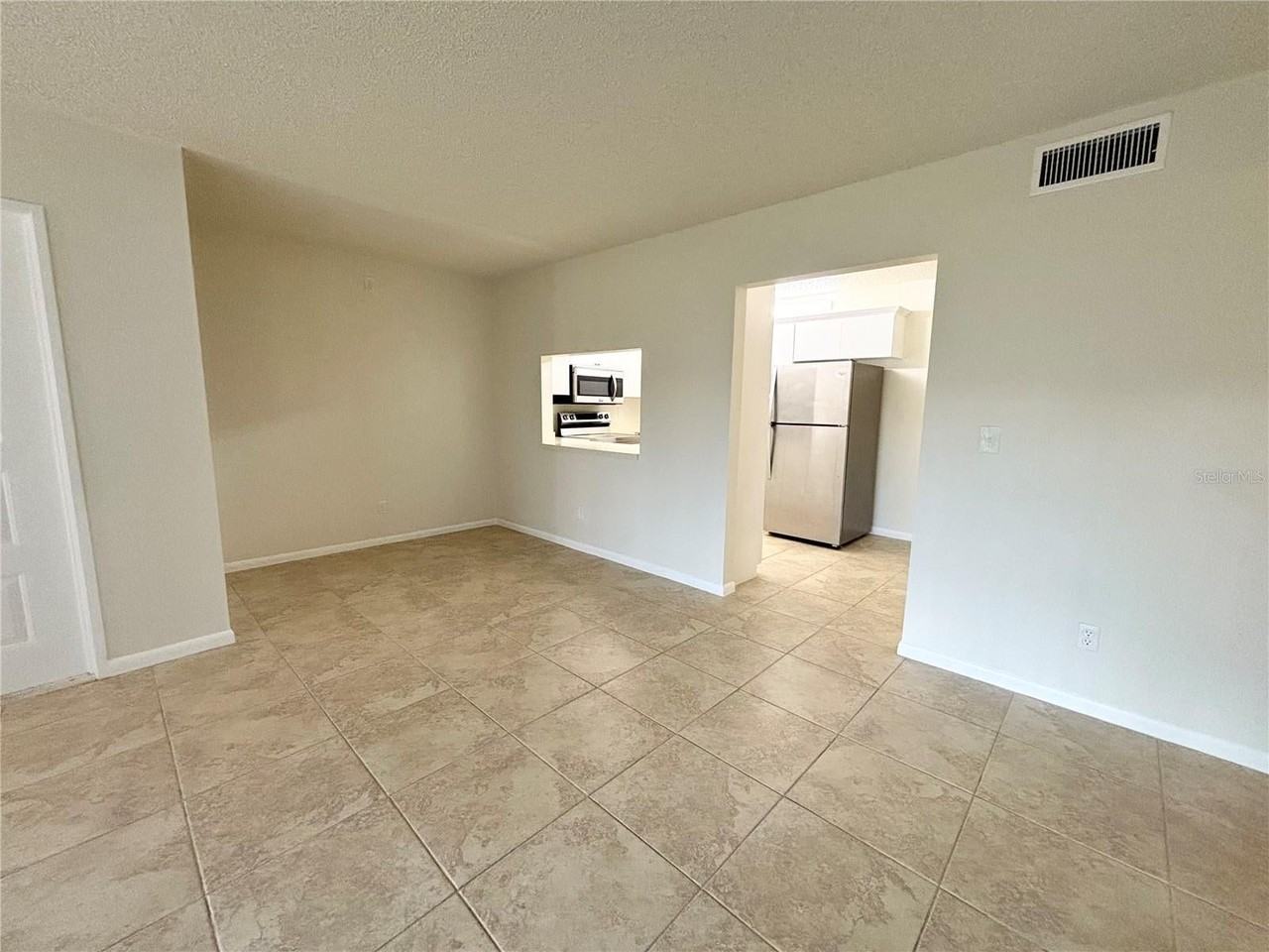 952 Courtyard Ln - Photo 5 of 21