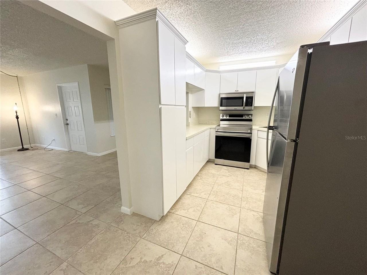 952 Courtyard Ln - Photo 7 of 21