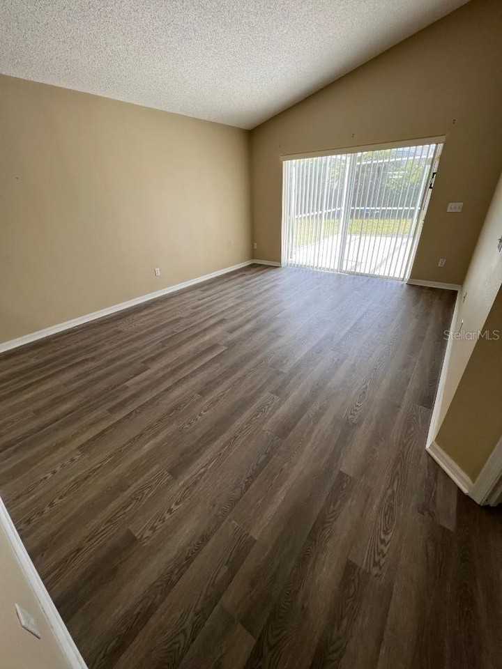 461 Lockbreeze Dr - Photo 3 of 15