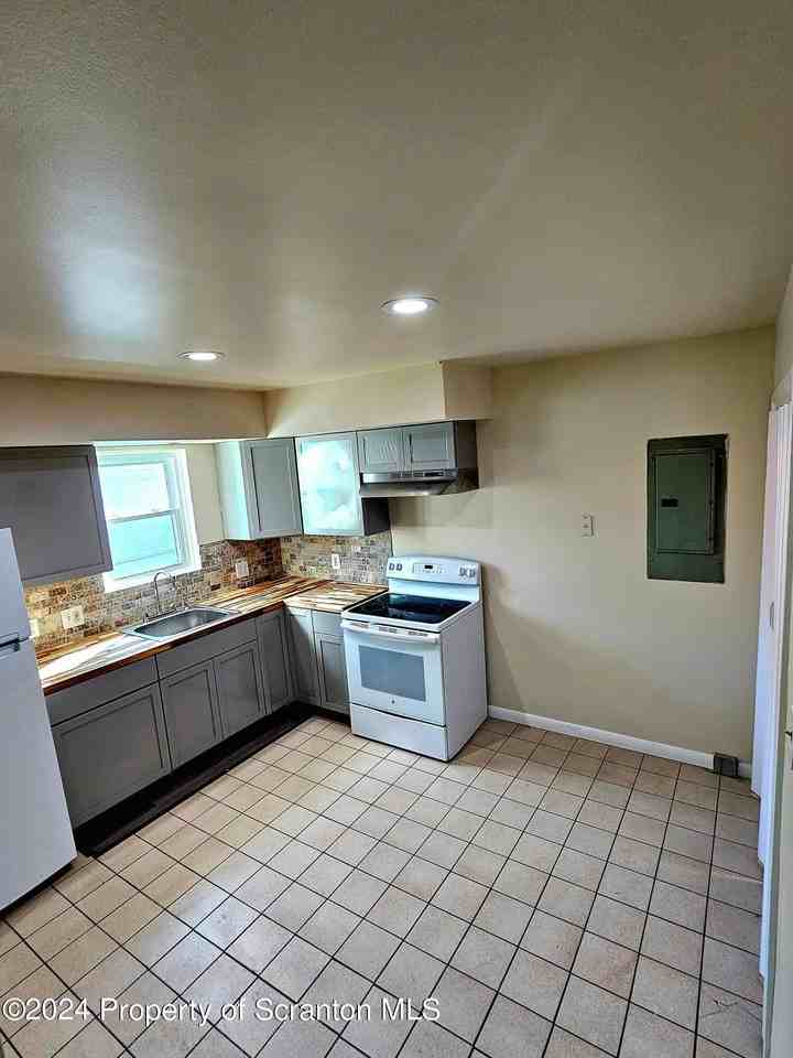 956 Wood St - Photo 7 of 24