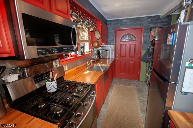 136 Mcgregor Ave - Photo 3 of 15