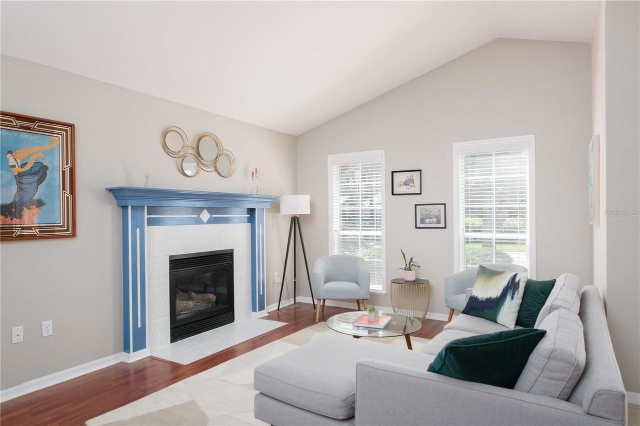 2421 Sw 98th Dr - Photo 3 of 31