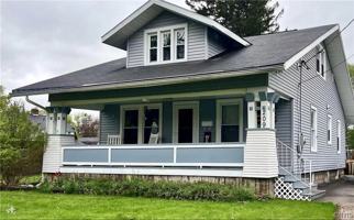 featured image of 209 Allen St