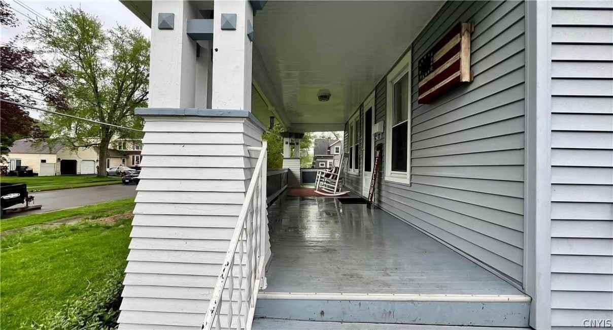 209 Allen St - Photo 2 of 16