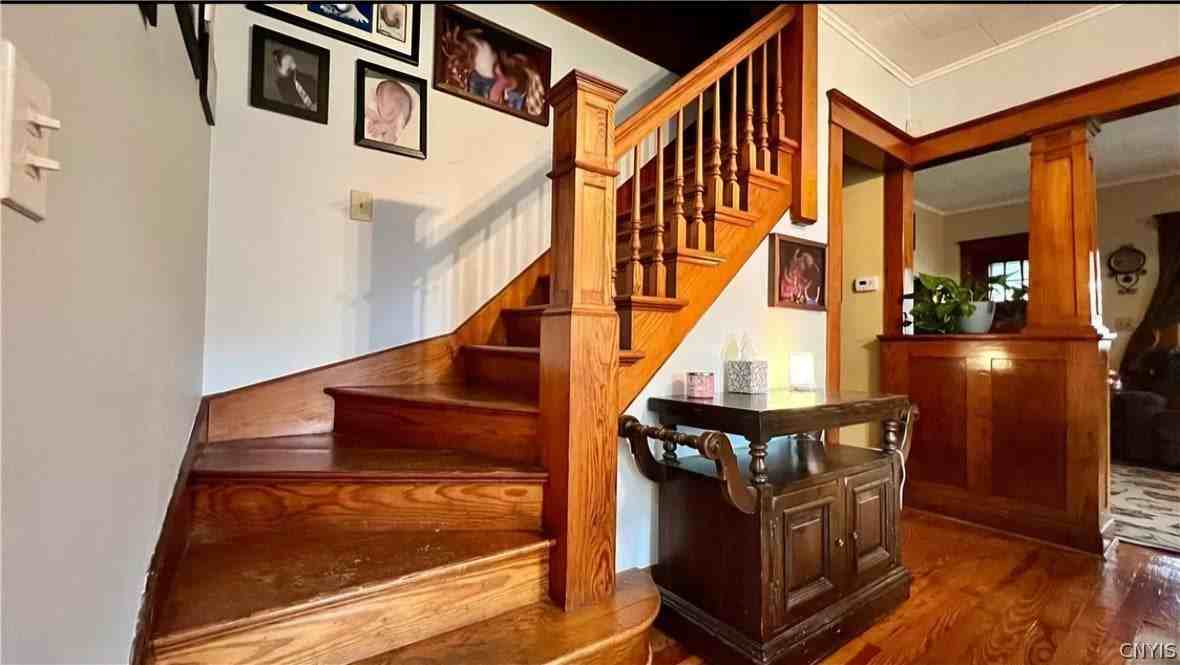 209 Allen St - Photo 7 of 16