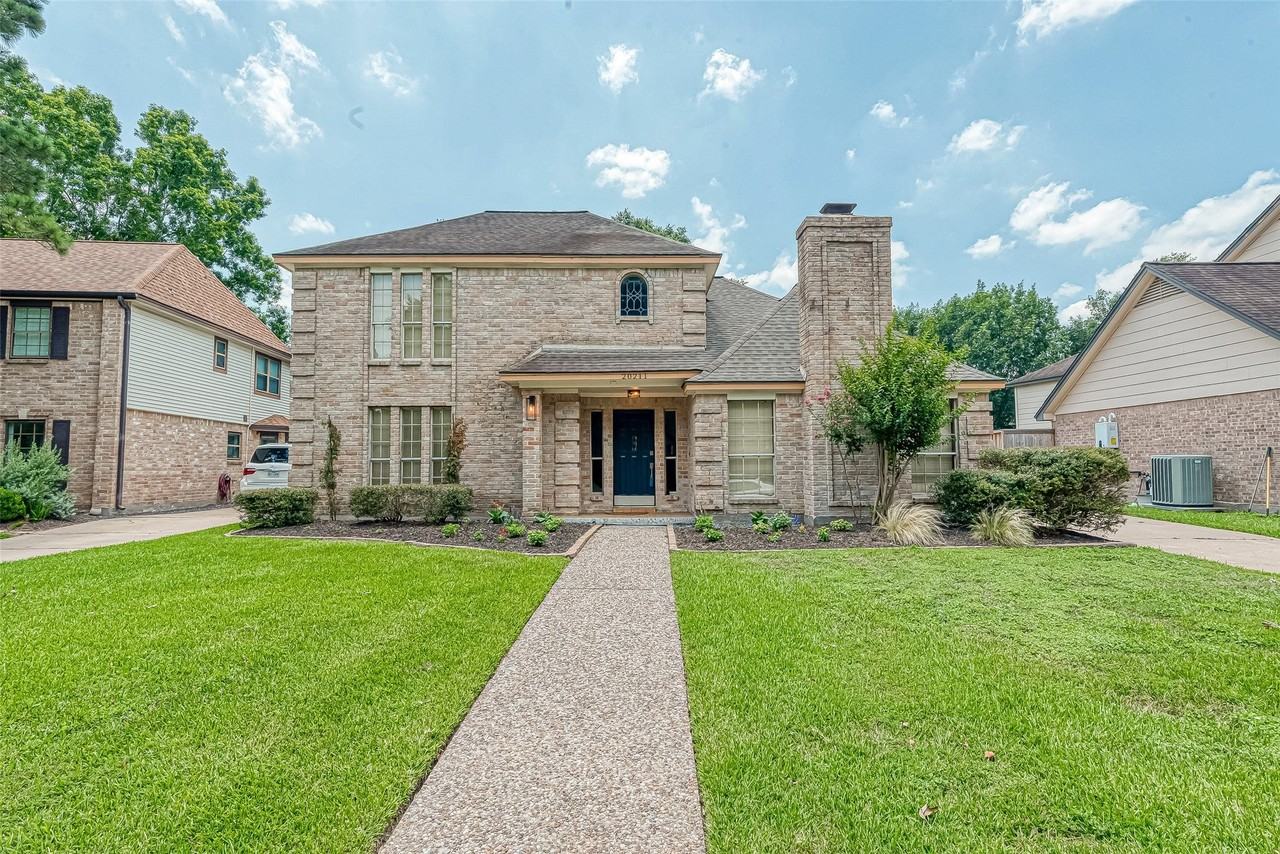 20211 Pittsford Dr - Photo 2 of 40